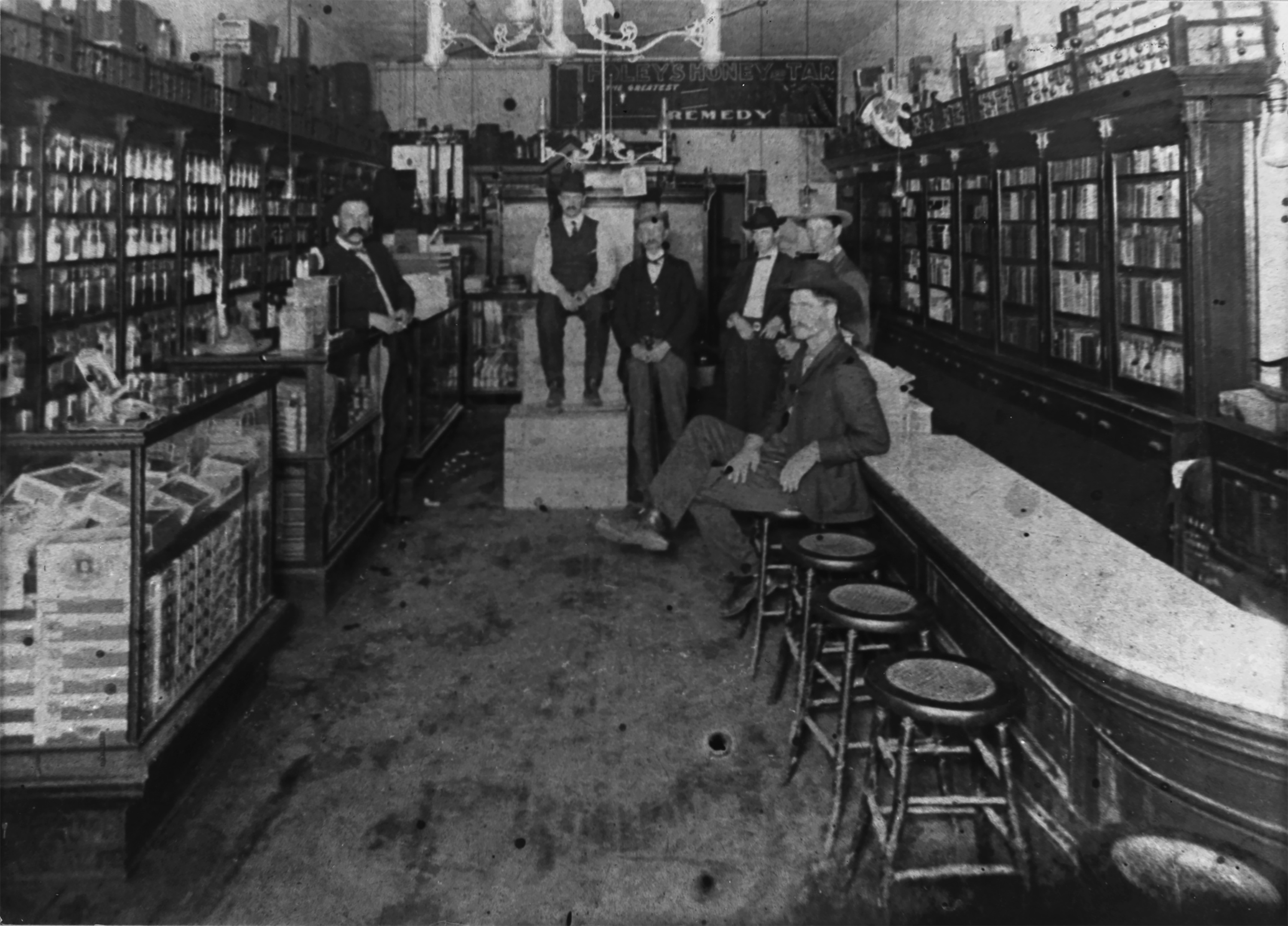 E.M. Matthews Co. Inc. Pharmacy, 1898 – 1932